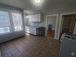 Building Photo - 79 Rosseter St