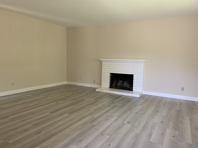 Foto del edificio - 1433 Essex Way