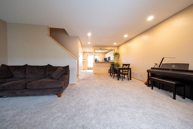 Foto del edificio - 706 Village Pkwy