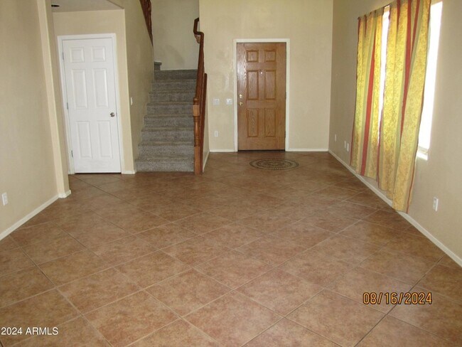 Foto del edificio - 914 S 117th Ave