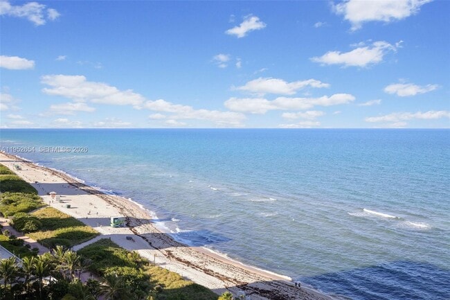 Foto del edificio - 6899 Collins Ave