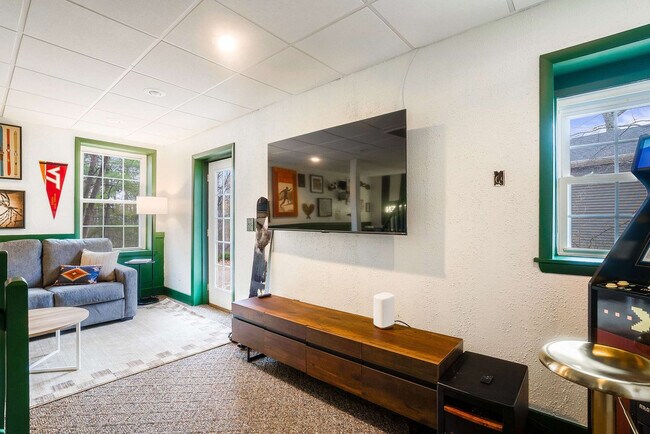 Foto del edificio - 2964 Hopkins Dr