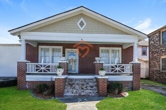 Building Photo - 323 Huger St