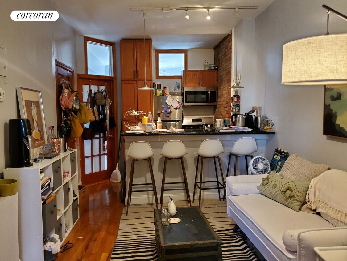 Foto principal - 653 Degraw St