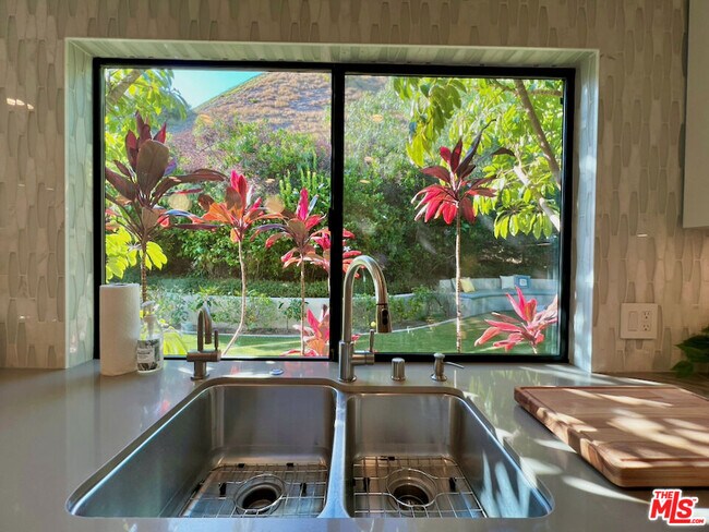 Foto del edificio - 6435 Innsdale Dr
