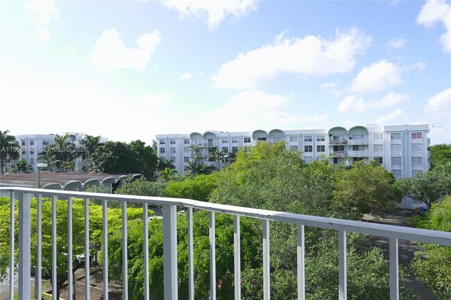 Foto del edificio - 482 NW 165th St