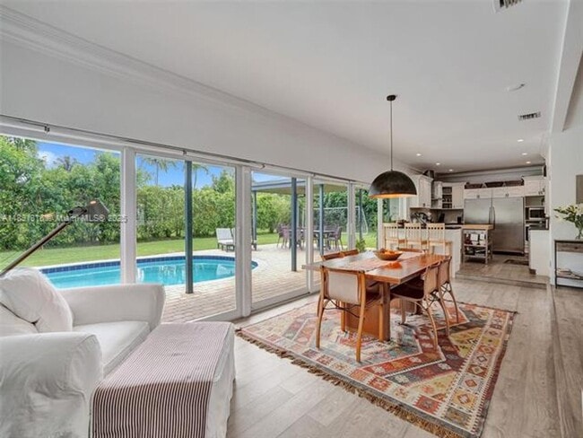 Building Photo - 13555 SW 74th Ave