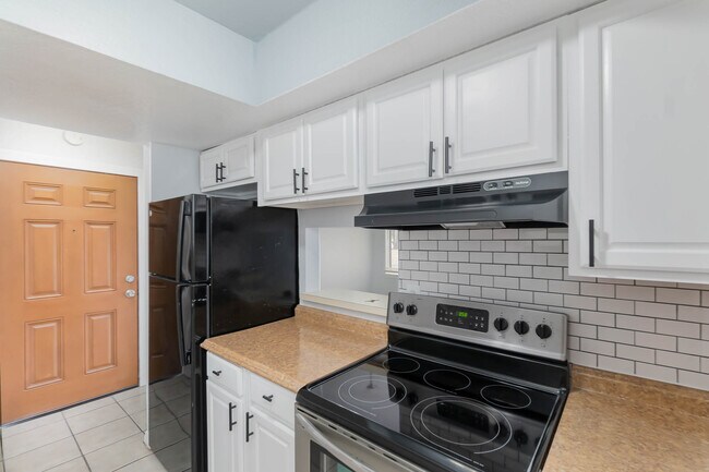 Building Photo - 1034 S Buena Vista Dr