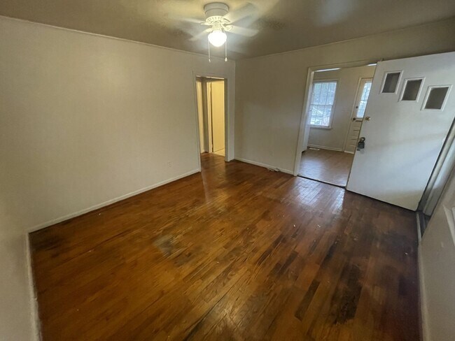 Foto del edificio - 2 bd 1 ba duplex