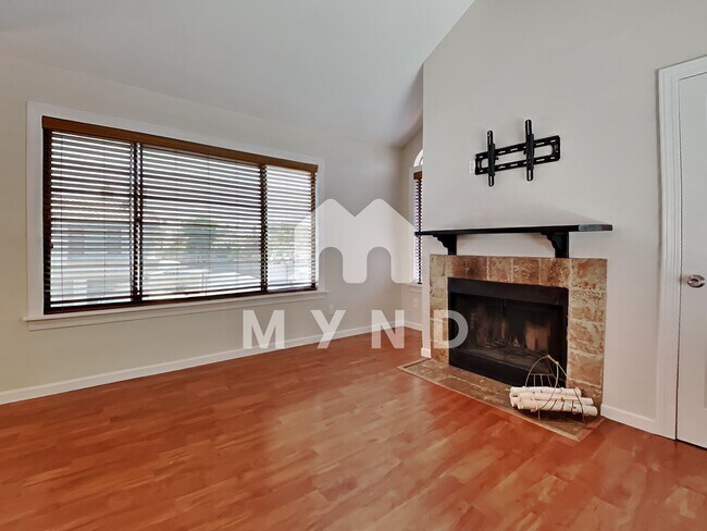 Building Photo - 10115 E Mountain View Rd Unit 2055