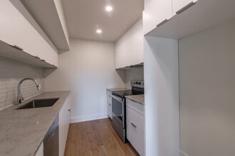 Building Photo - 37 Roosevelt Ave