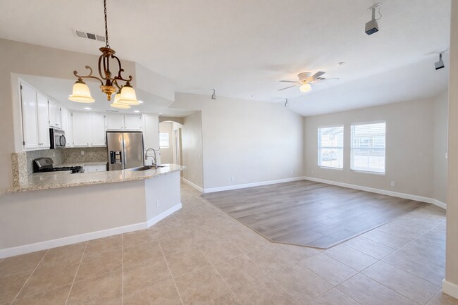 Foto del edificio - Updated Spacious 2 Bedroom Condo with attached garage in West Murrieta