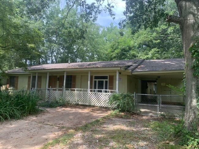 Building Photo - Renovated 3 Bedroom 2.5 Home for Rent!