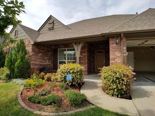 Foto del edificio - 3 Bed | 2 Bath in Jenks!