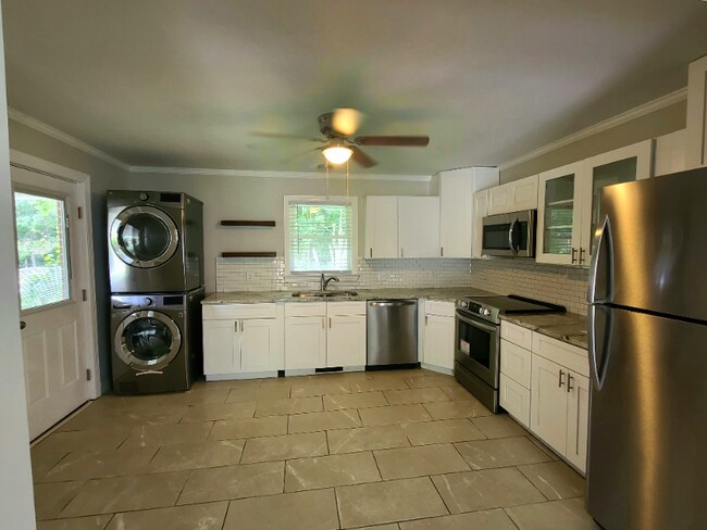 Building Photo - 808 Pittman St