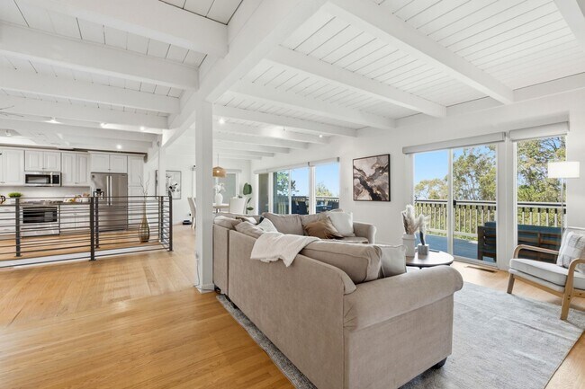 Building Photo - 2323 Mastlands Dr