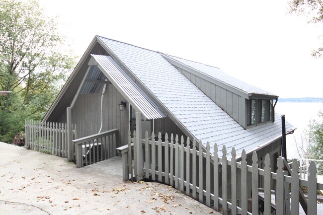 Building Photo - 9983 SW Northilla Rd