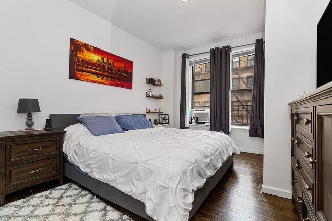 Building Photo - 6 W 107th St