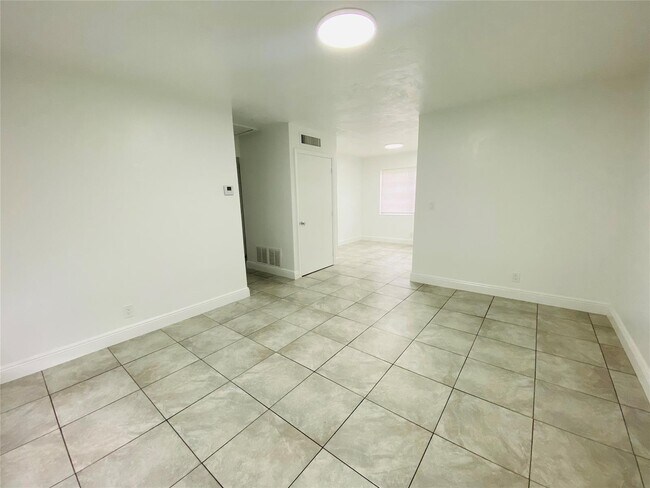 Foto del edificio - 5920 NW 16th Pl