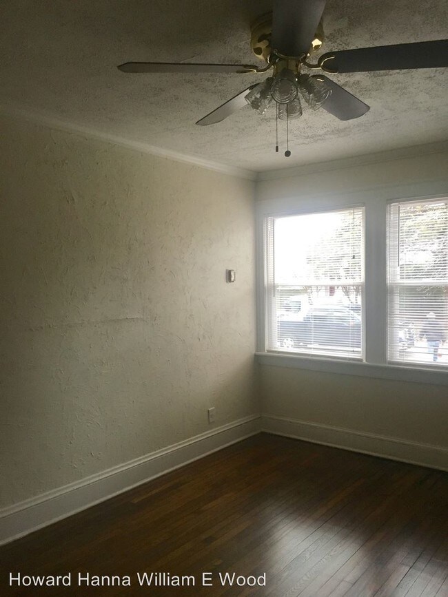 Building Photo - 1705 Fontainebleau Cres