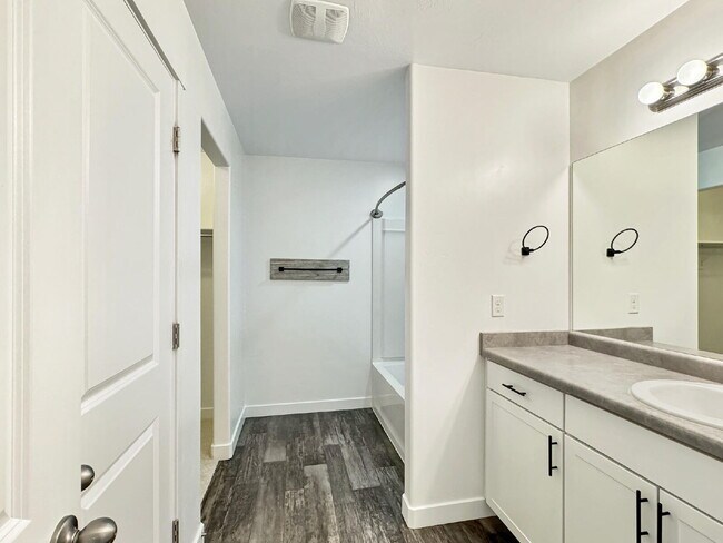 Foto del edificio - Beautiful Townhouse in Draper - 3 BD 2.5 BA 2 GA - 2250 Square Feet
