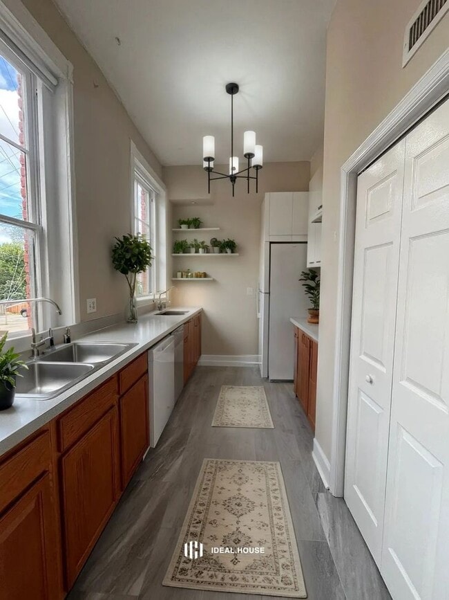 Photo - 228 W Broad St Apartment