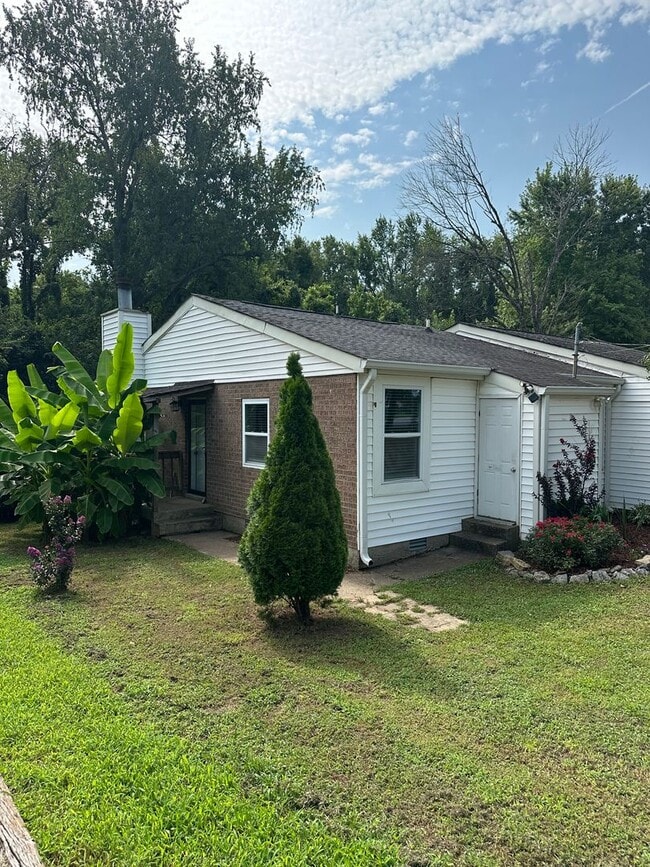 Building Photo - 4630 Woodside Dr