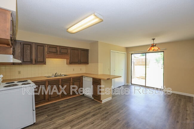 Foto del edificio - 815 S 28th St