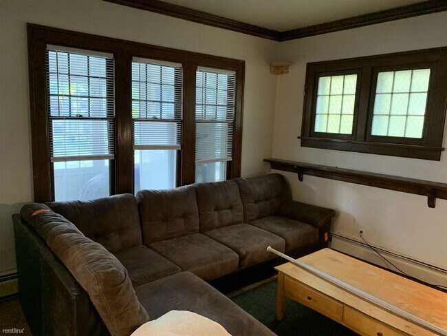 Building Photo - 6 br, 2.5 bath House - 1137 Michigan Ave