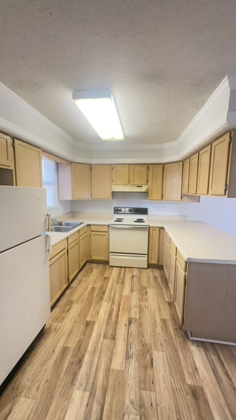 Foto principal - Recently renovated 2bedroom 1 bath townhom...