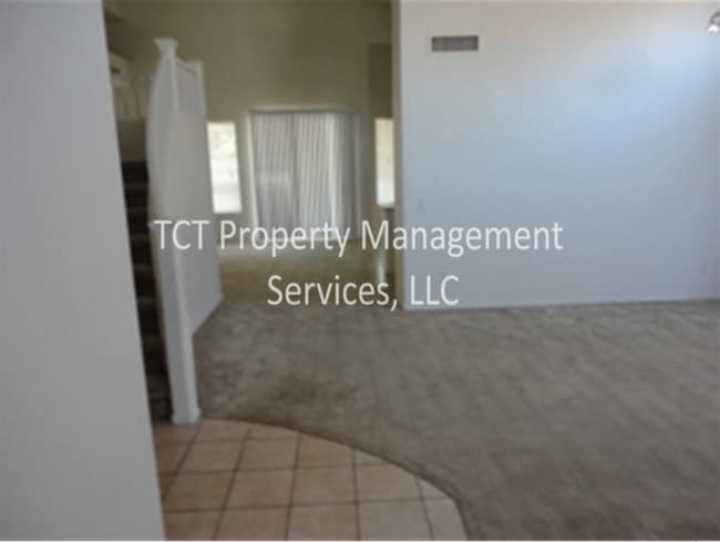 Foto del edificio - Large 4 Bed/2.5 Bath with 3 car garage in Glendale!