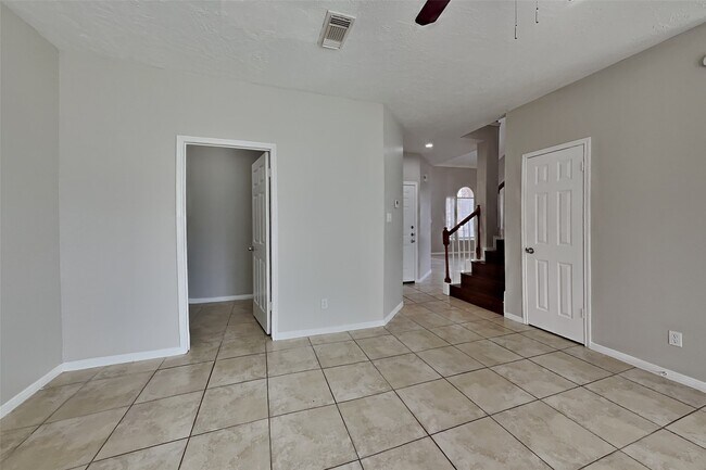 Foto del edificio - 7918 Hidden Oaks Ln