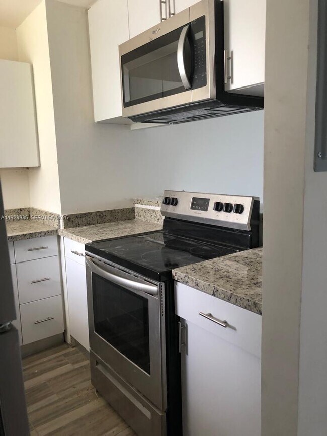 Foto del edificio - 665 NE 83rd Terrace