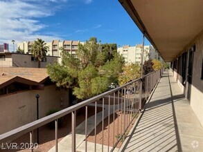 Building Photo - 625 S Royal Crest Cir