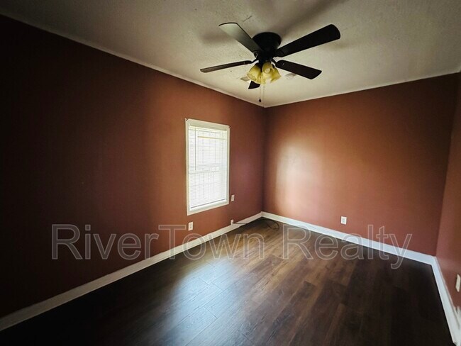 Foto del edificio - 1347 E Trigg Ave