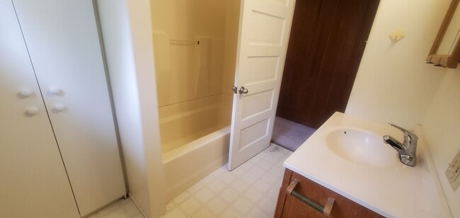 Building Photo - 900 Key St