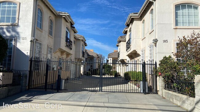 Foto del edificio - 4 br, 3 bath House - 155 N. SIERRA VISTA ST