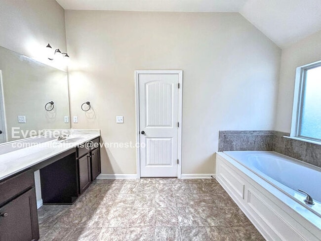 Building Photo - 350 Adverstone Ct