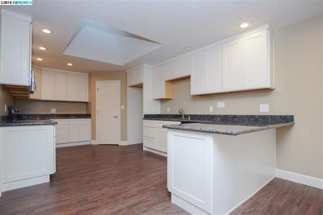 Foto del edificio - 1345 Shell Ct