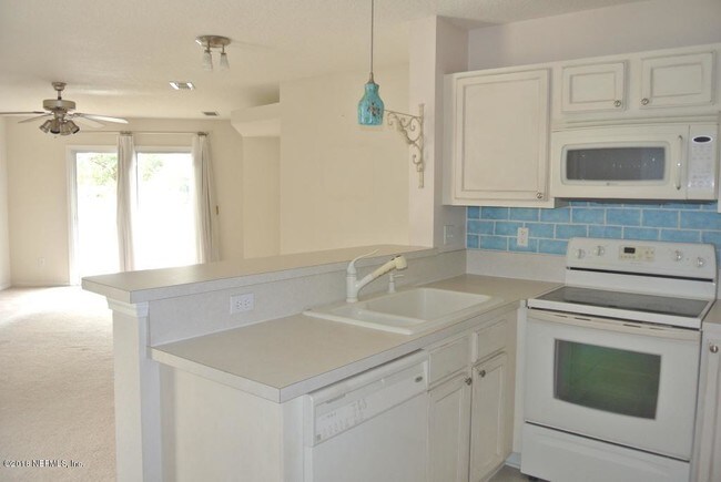 Building Photo - 1540 Vineland Cir
