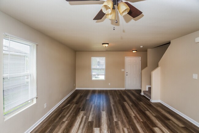 Building Photo - 321 Counter Point Dr