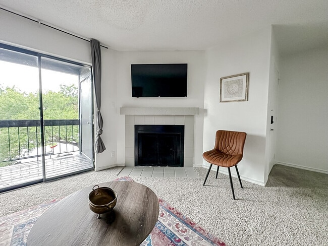 Foto del edificio - 1071 Clayton Ln