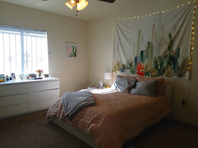 Bedroom Angle 1/2 - 1048 E Edison St