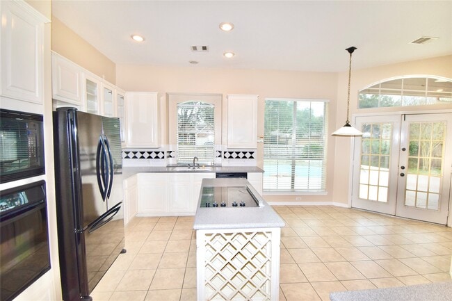 Building Photo - 514 Avery Dr