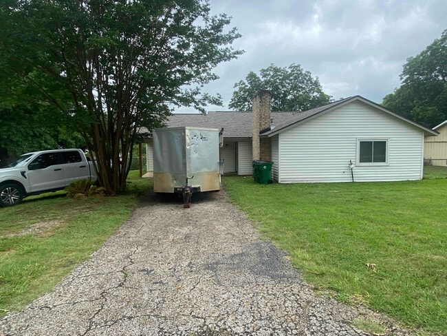 Building Photo - 301 1st St