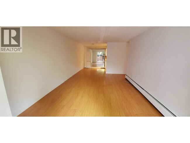 Photo du bâtiment - 588 E 5th Ave