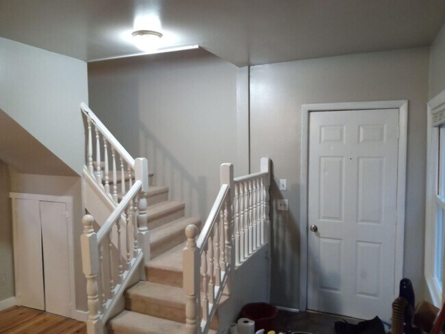 Building Photo - 11 Elizabeth St.