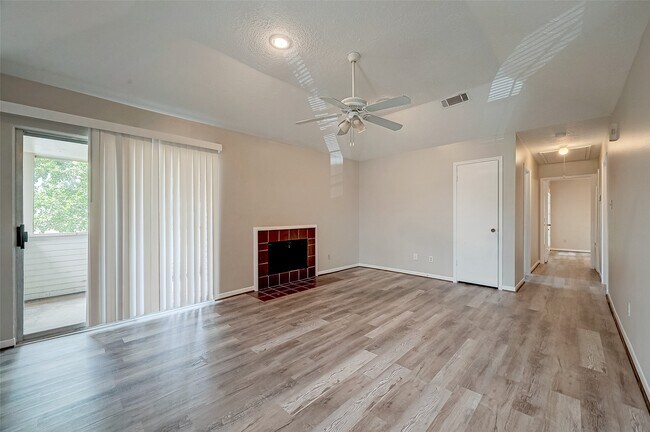 Foto del edificio - 11503 Meadow Ln
