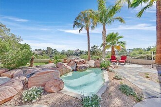 Building Photo - 8161 Round Hills Cir
