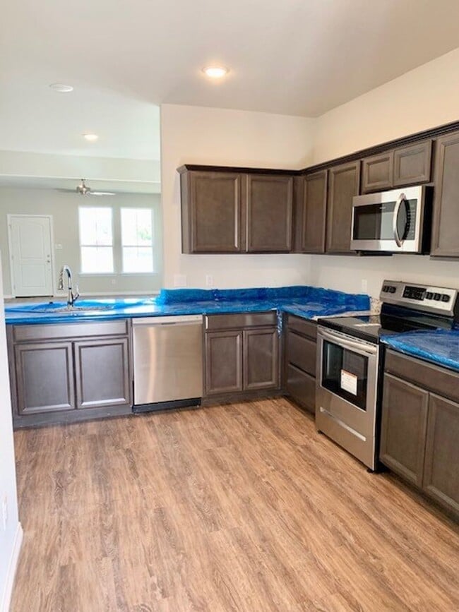 Building Photo - 1280 Trailside Dr
